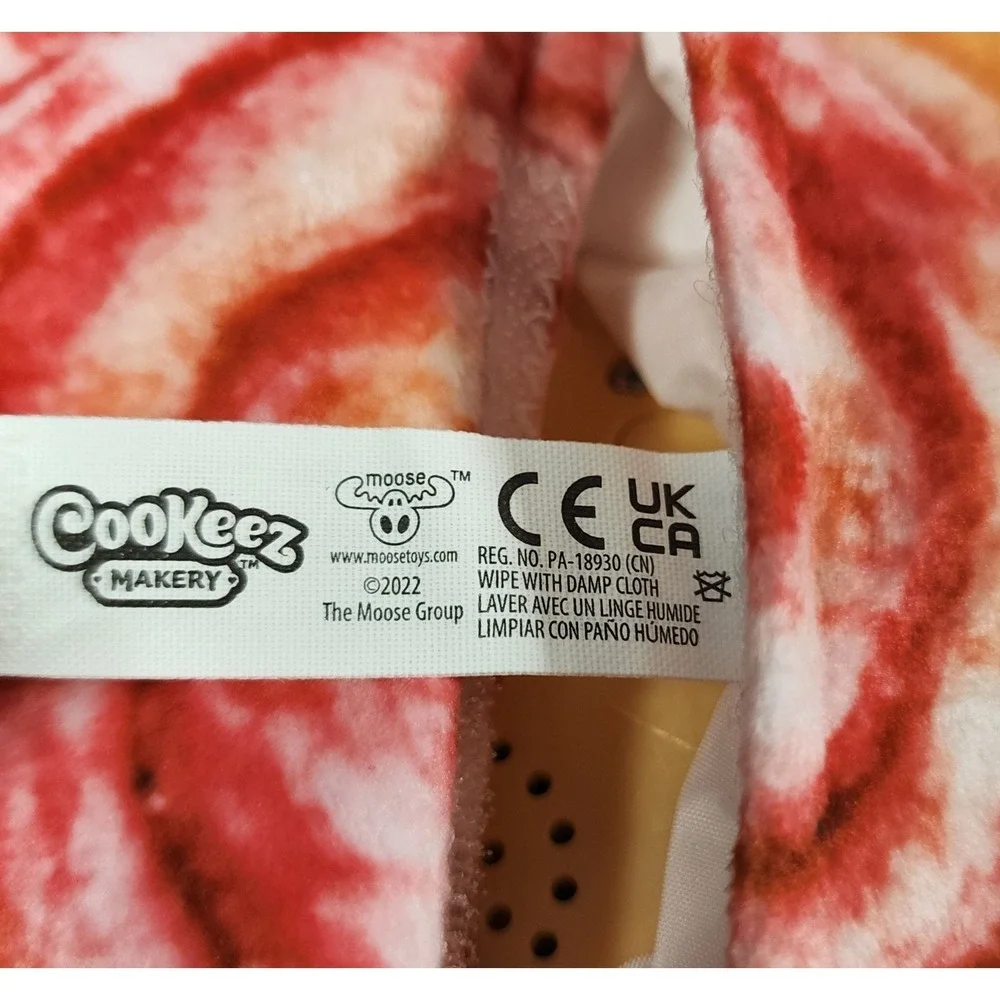 Cookeez Makery Baked Treatz Bunny Cinnamon Roll Sprinkles Talking Plush 6